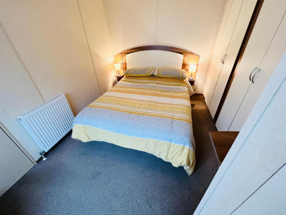 2 Bedroom Caravan Nv16, Lower Hyde, Shanklin, Isle Of Wight Exteriör bild